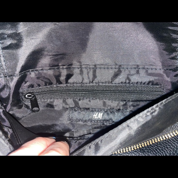 H&M CROSSBODY BAG (BLACK) - Picture 9 of 16